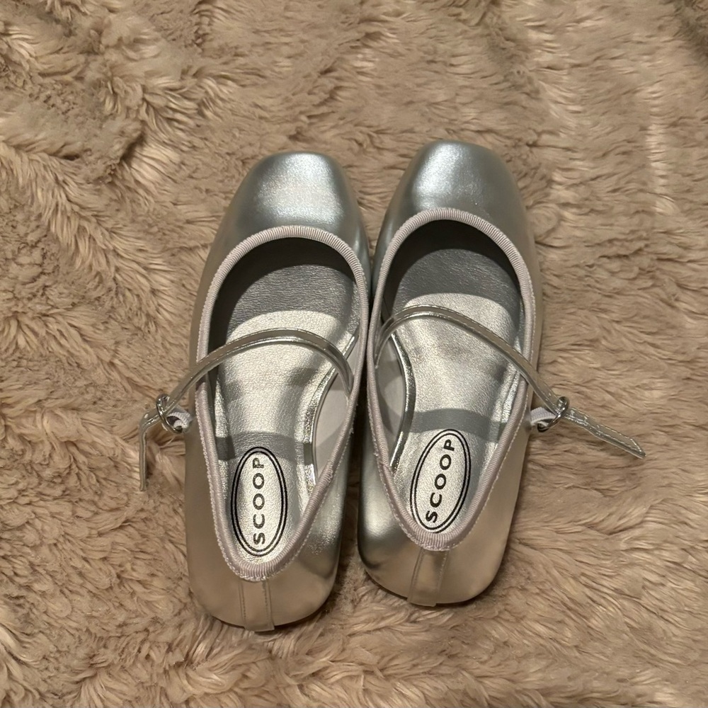 Scoop Silver Flat NEVER WORN!
